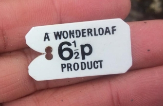 Wonderloaf bread tag